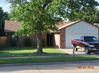 755 W Forest Dr, Mustang, OK 73064