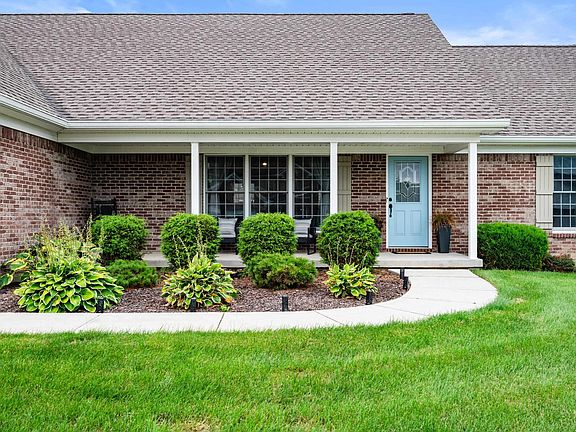 5th image of 909 N Fox Berry Dr