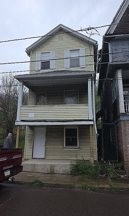 1st image of 17 Railroad St