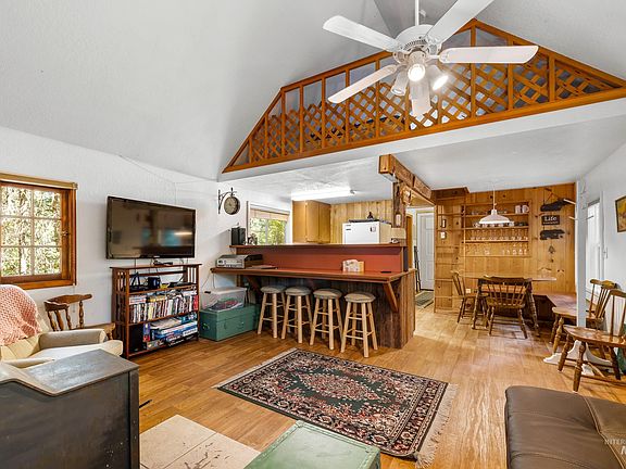 2nd image of 433 McGinnis St