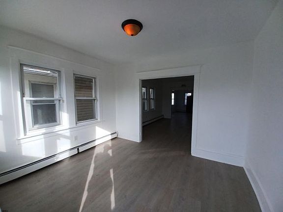 5th image of 1403 N Michigan Ave