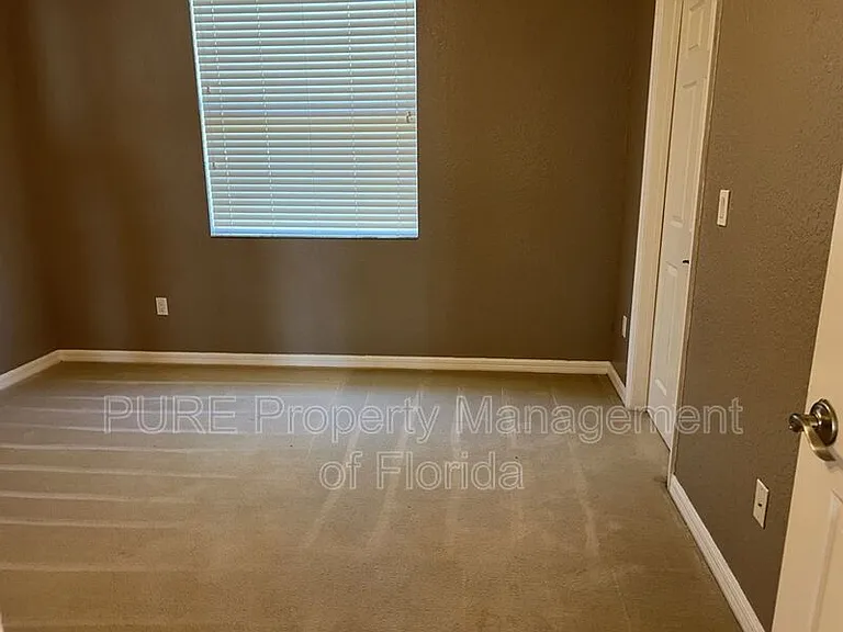1035 SW 33rd Pl — Photo 18