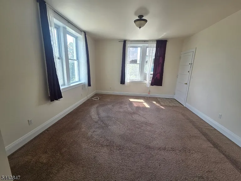 817 Ringwood Ave — Photo 5