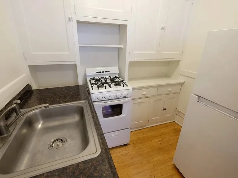 Elevate your lifestyle at Central Lakes of Uptown, where a spacious kitchen awaits with modern appliances and ample storage. Perfect for culinary enthusiasts! Don't miss your chanceschedule a tour today and see it for yourself!