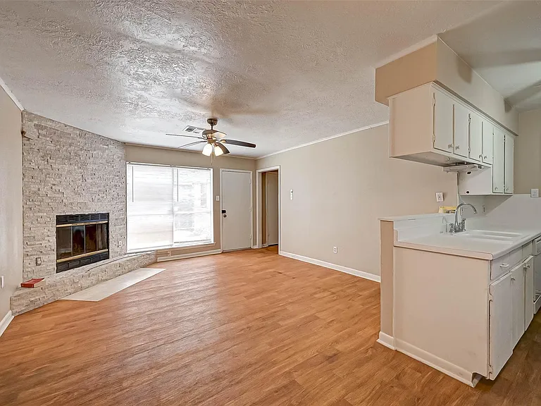 4739 Parkland St — Photo 12