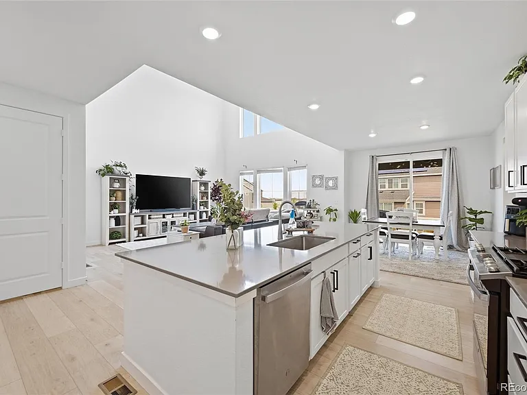 24465 E Evans Dr — Photo 14