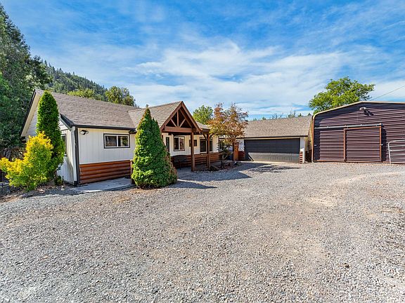 3rd image of 1360 Burbridge Dr