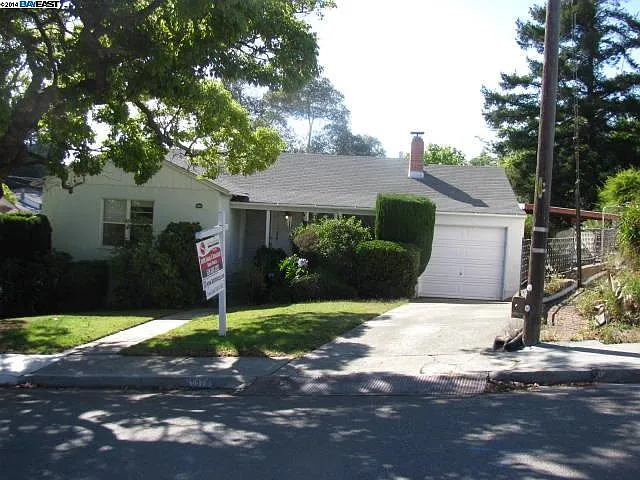 2097 Strang Ave photo 1
