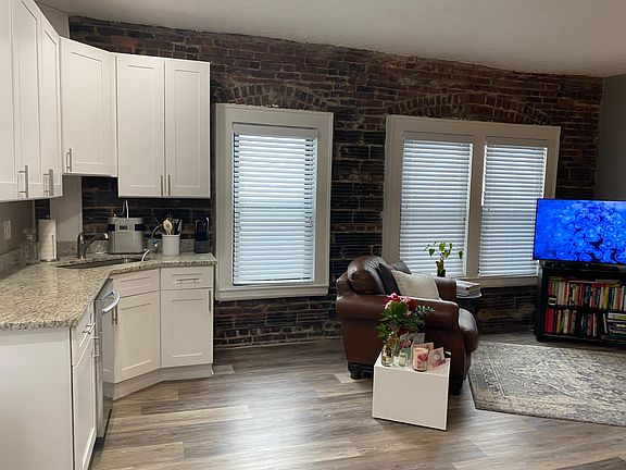 4th image of 3800 Woodbine Ave APT 2