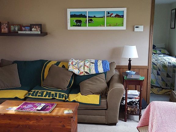 Living room, now is freshly painted and new carpet
