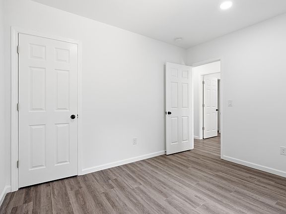 5th image of 133 Pinehill Cir