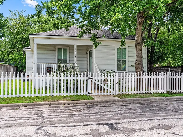 1012 Burnett Ave — Photo 1
