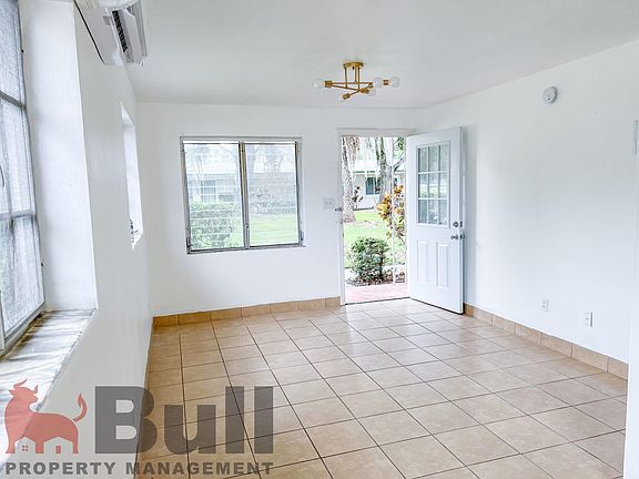 3rd image of 317 E Monument Ave #12