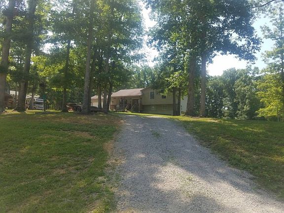 3rd image of 170 Oak Woods Ln