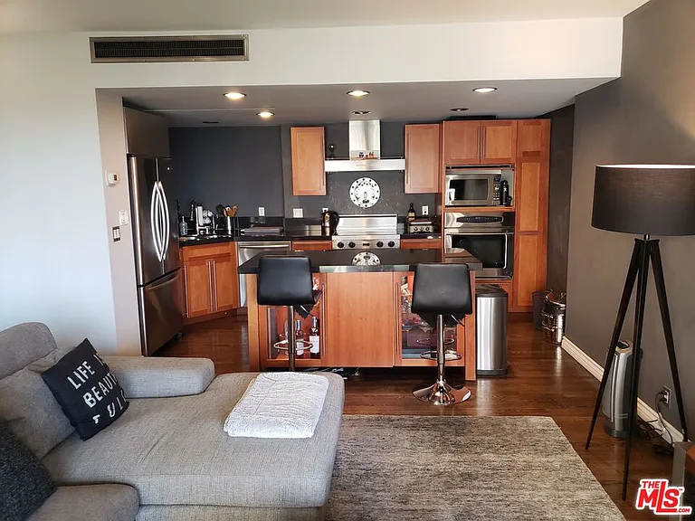 10450 Wilshire #1-6D — Photo 3