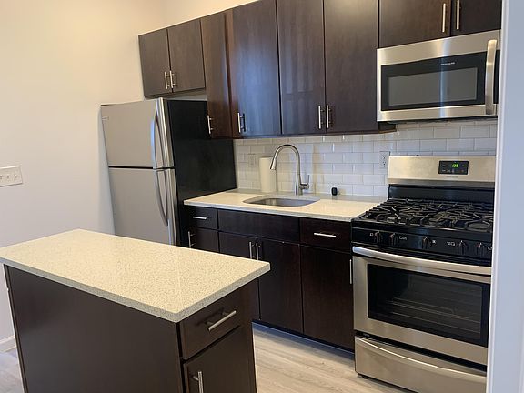 2nd image of 829 Suffolk Ave APT 2