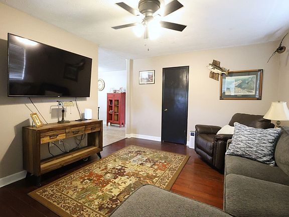 5th image of 107 Fairmont Dr