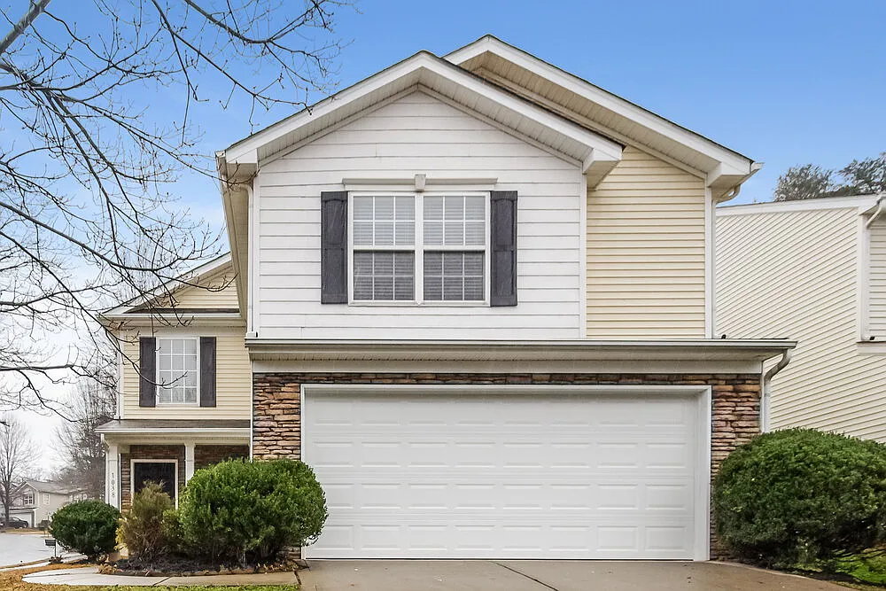 3 bed, 2.5 bath, 1908 sqft, $2,305 — Photo 1