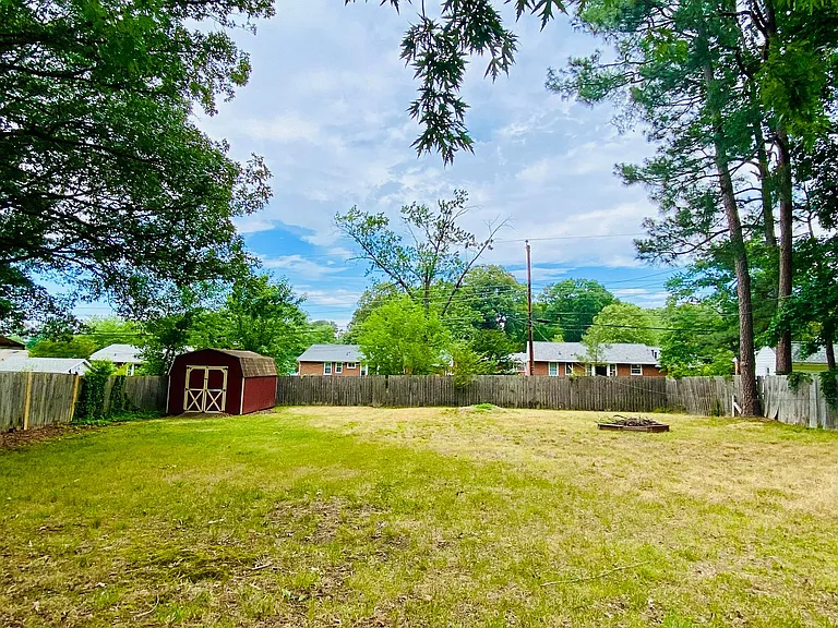 2210 Manlyn Rd — Photo 37