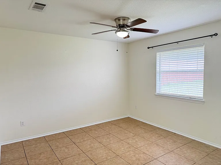 2602 Bigleaf Dr — Photo 7