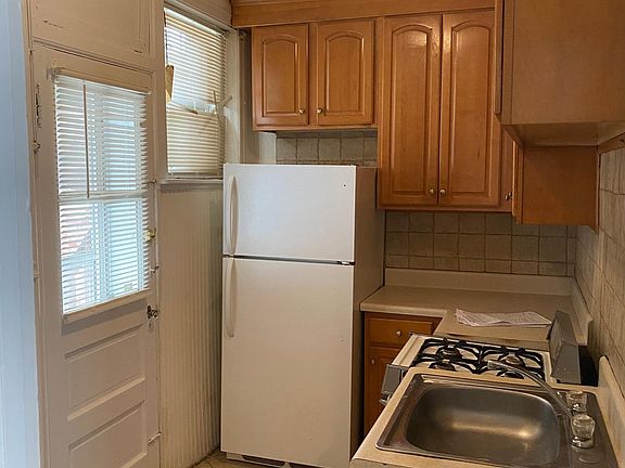 4th image of 3427 W Grace St APT 8