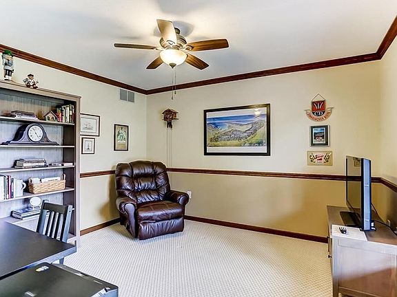 3rd image of 1921 Laurel Creek Dr