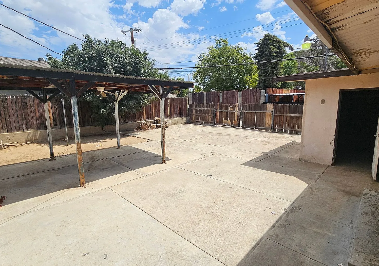 North East Bakersfield Home For lease — Photo 3