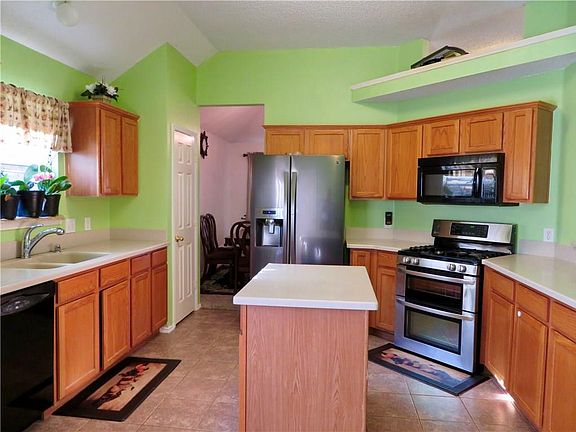 3rd image of 1902 Grand Cayman Way