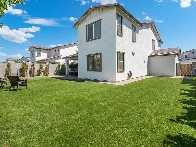 5002 W Cheryl Dr — Photo 2