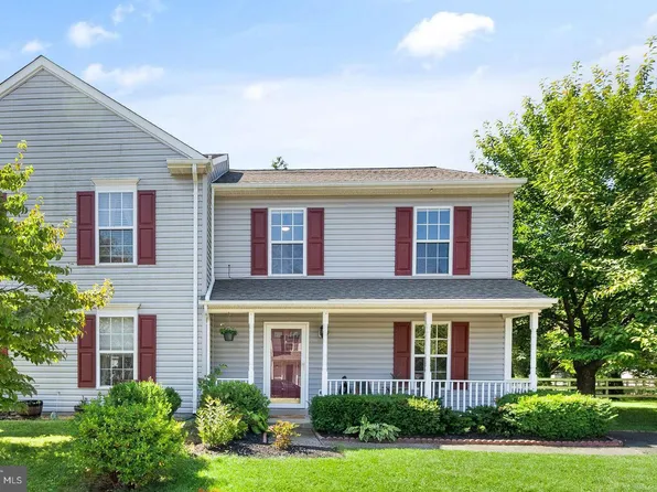 17297 Magic Mountain Dr, Round Hill, VA 20141