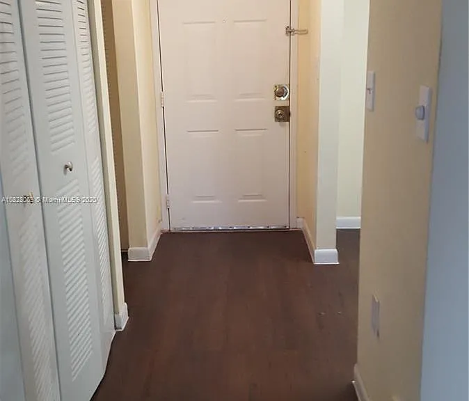 9823 Nob Hill Ct — Photo 1