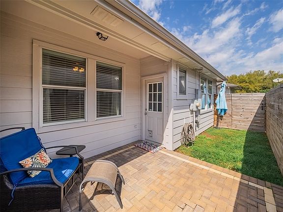 4th image of 2915 Meadowglen Crst