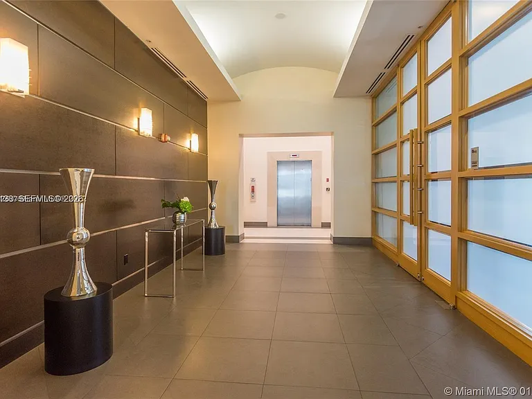 665 NE 25th St #2005 — Photo 58