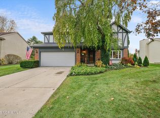 6025 Hawthorne Dr, Sylvania, OH 43560