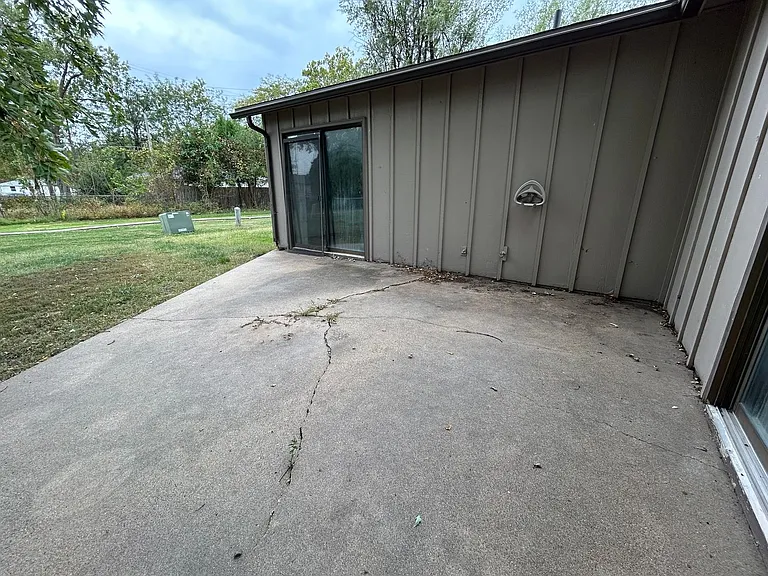2423 Buttonwood Dr — Photo 8