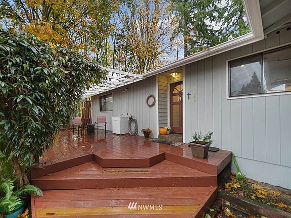 FRONT DECK & ENTRY