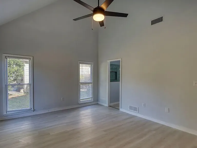 2111 Highland Club Dr SE — Photo 14