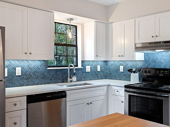 4th image of 515 Chesterfield Ave #D