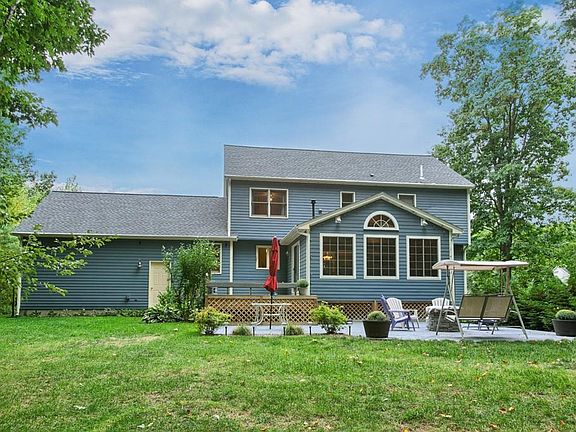 3rd image of 35 Nandina Dr