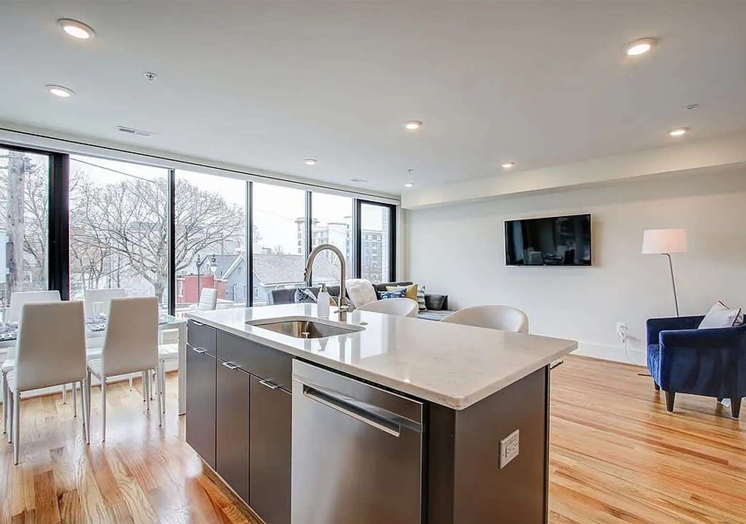 Updated 2Bedroom/2Bath - Located in Petworth DC! Easy access to Metro, dining and shopping options! — Photo 1