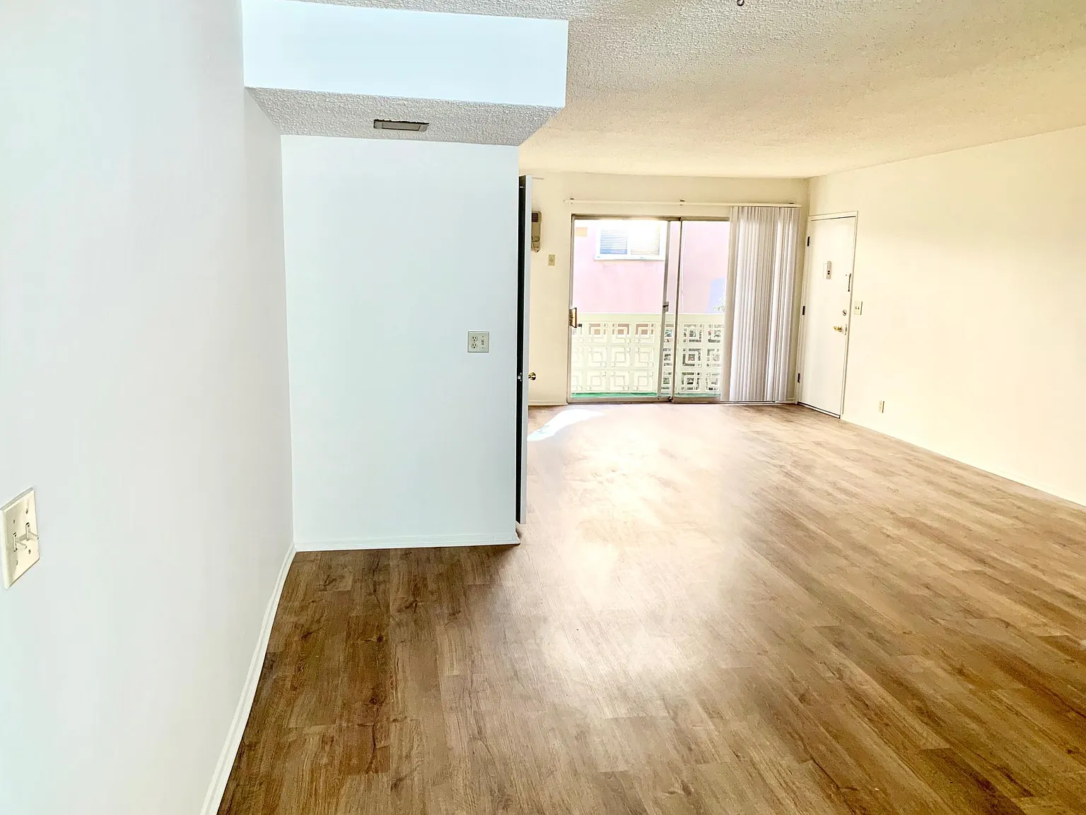 1235 Hayworth — Photo 4
