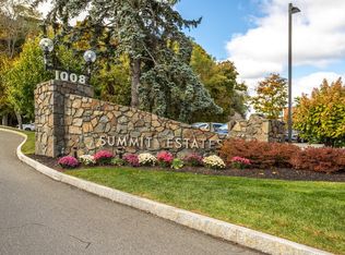 1008 Paradise Rd APT 2R, Swampscott, MA 01907