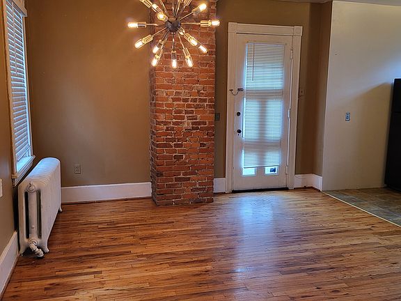 3rd image of 376 Pearl St #R