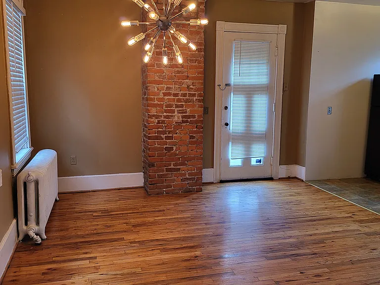 376 Pearl St #R — Photo 3
