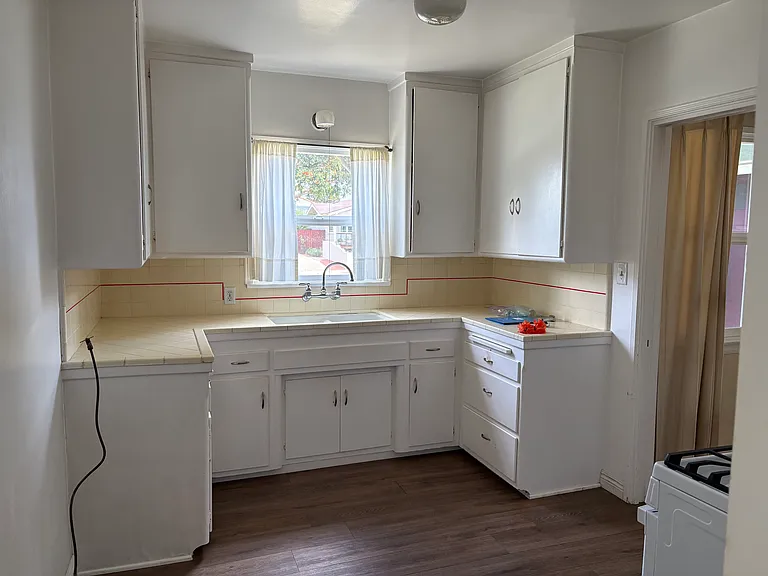 222 Avenue C — Photo 14