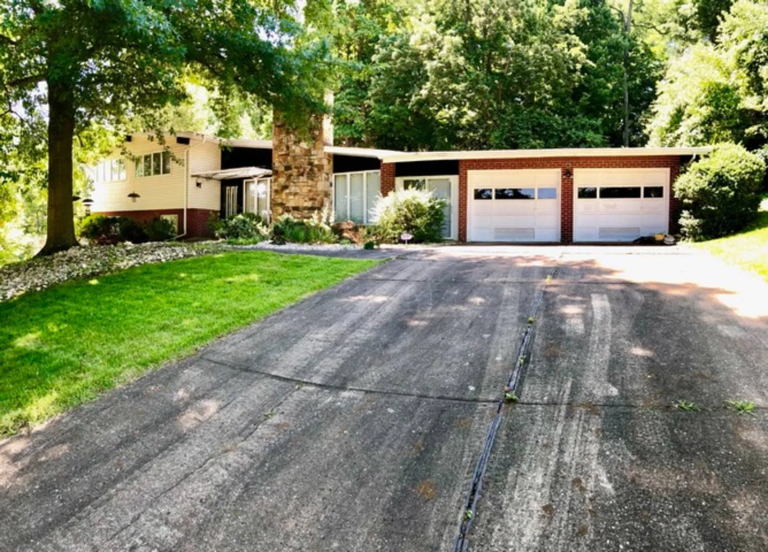156 Pleasantview Dr photo 1