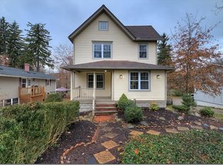 148 Solon Rd, Chagrin Falls, OH 44022