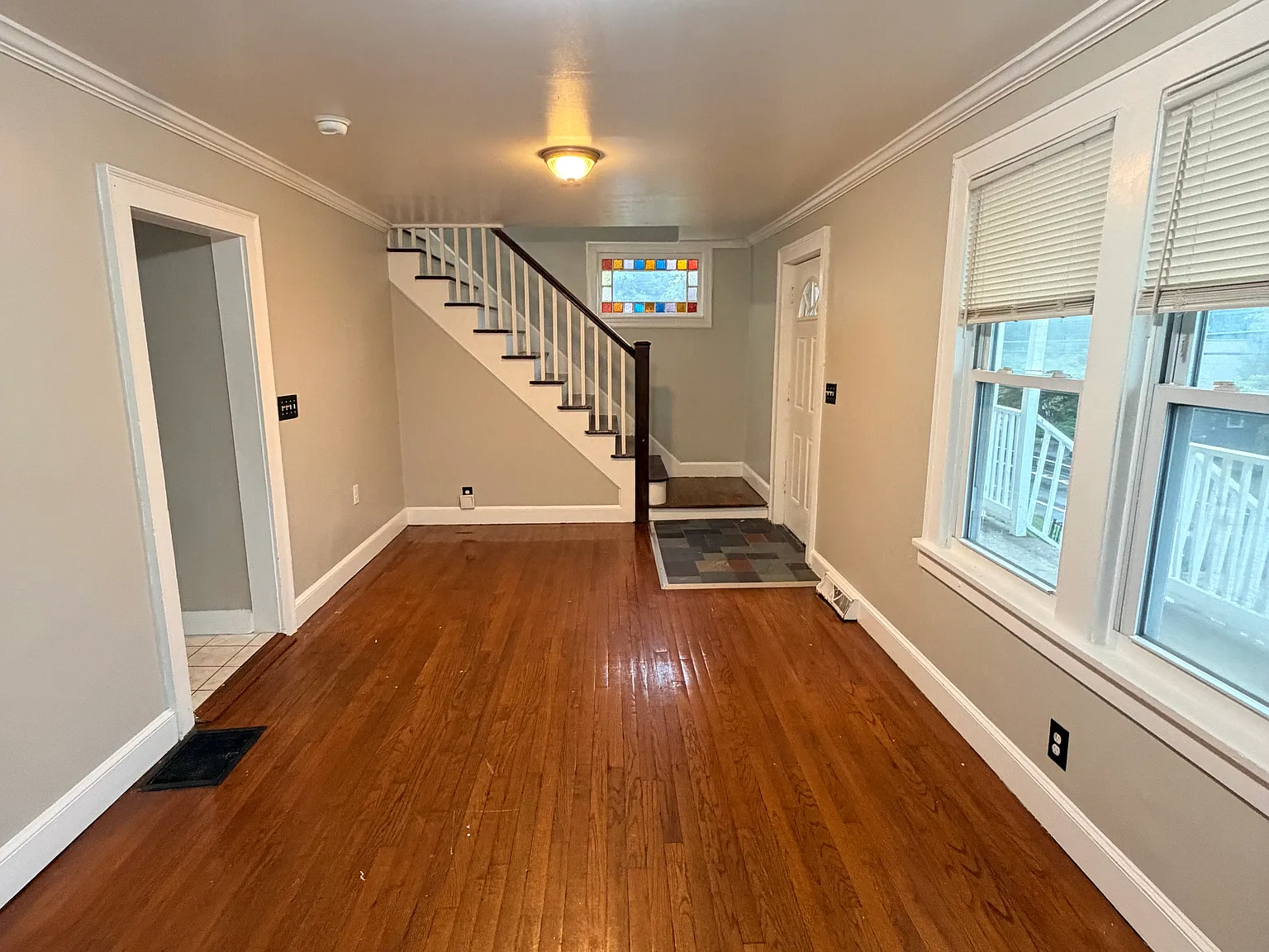 3 bed, 911 sqft, $2,650 — Photo 2