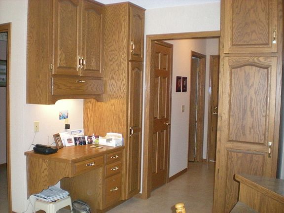 5th image of 1920 E Highview Dr