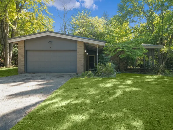 6100 Packer Dr NE, Belmont, MI 49306